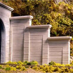 Chooch 8421 HO Scale Concrete Stepped Abutment 2 Pack